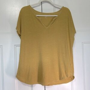 Old Navy
* Yellow short sleeve tee